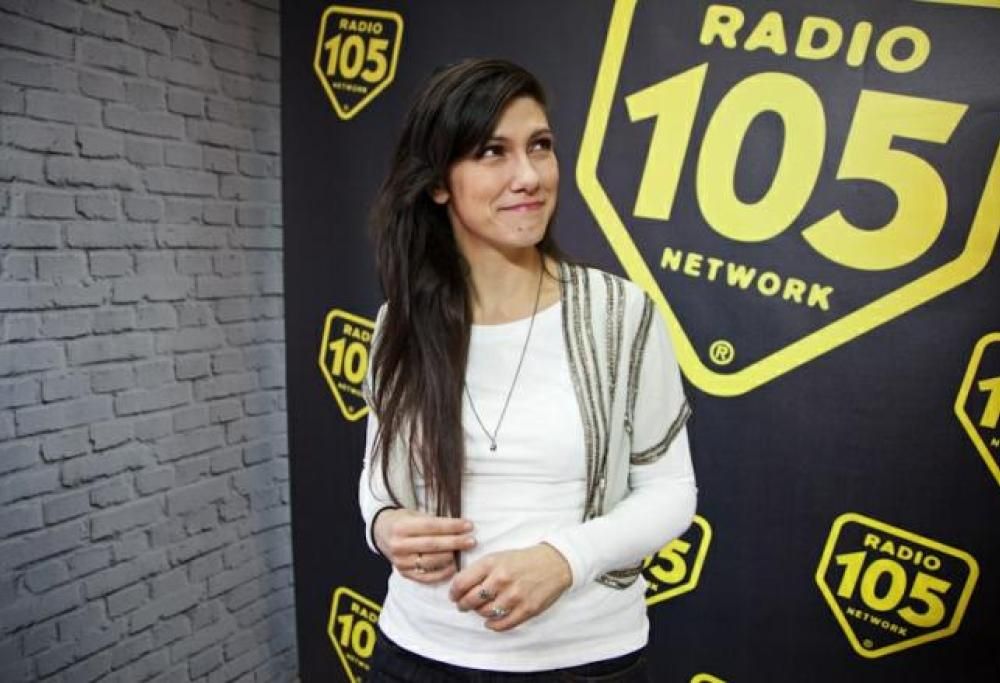 Tanti Auguri Elisa! Per i suoi 40 anni Take Away regala Luce