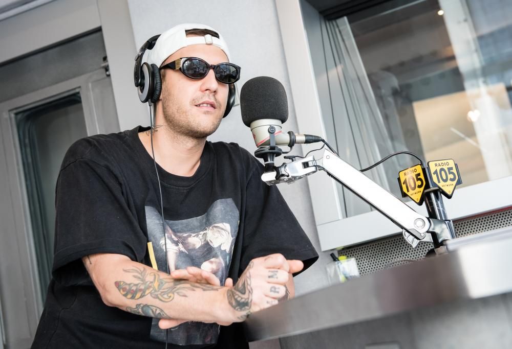 Fred De Palma, karaoke tra tormentoni e trap al Casaoke!