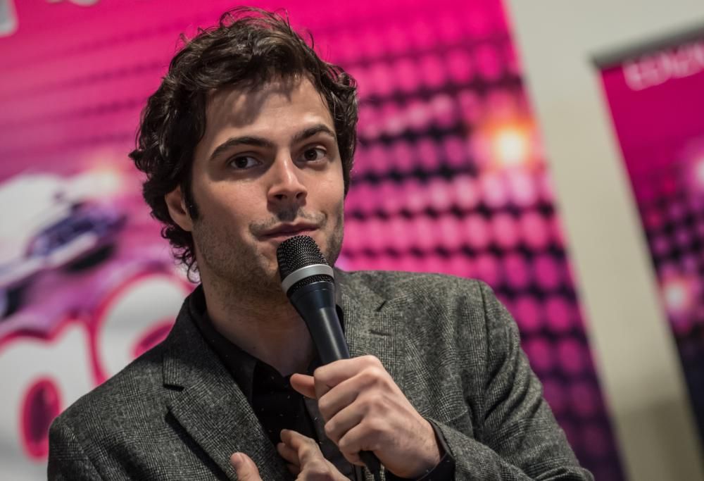 A teatro c’è “Grease”.   Guglielmo Scilla ospite di Max Brigante