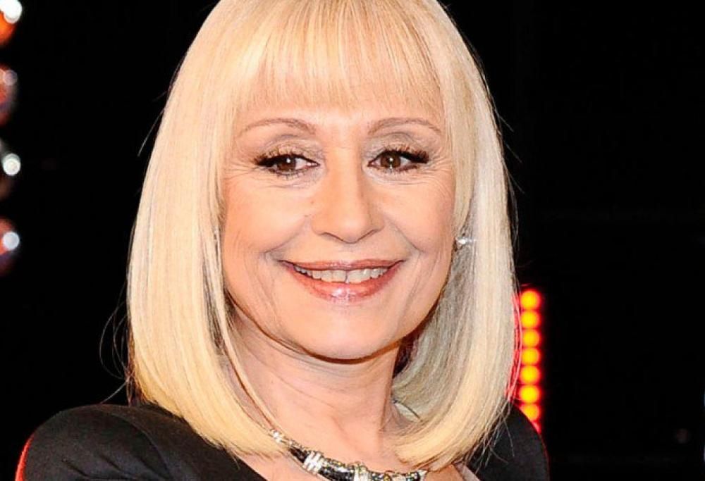 Fiesta a Take Away: Laura Barriales canta la Carrà