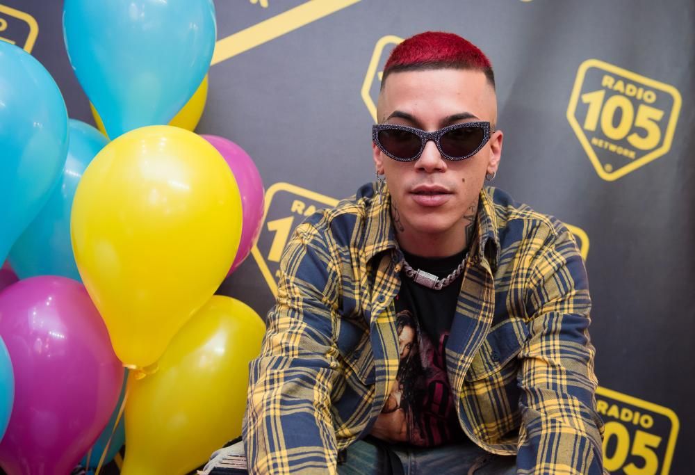 Sfera Ebbasta canta su un’altra base a 105 Mi Casa