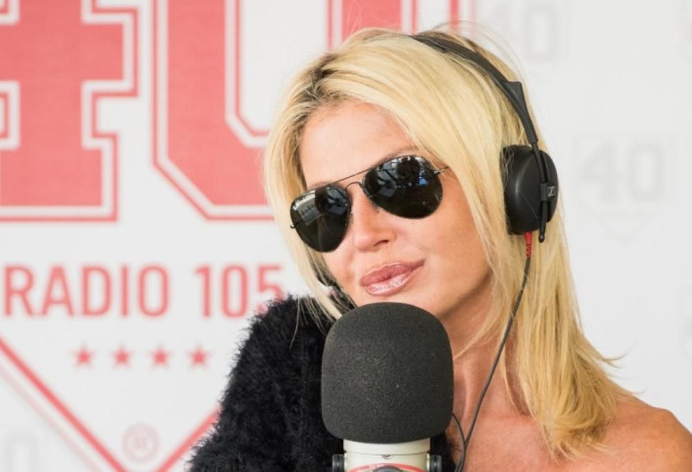 Nathalie Caldonazzo è uscita dall'Isola dei Famosi, arriva a 105 Take Away Pt2