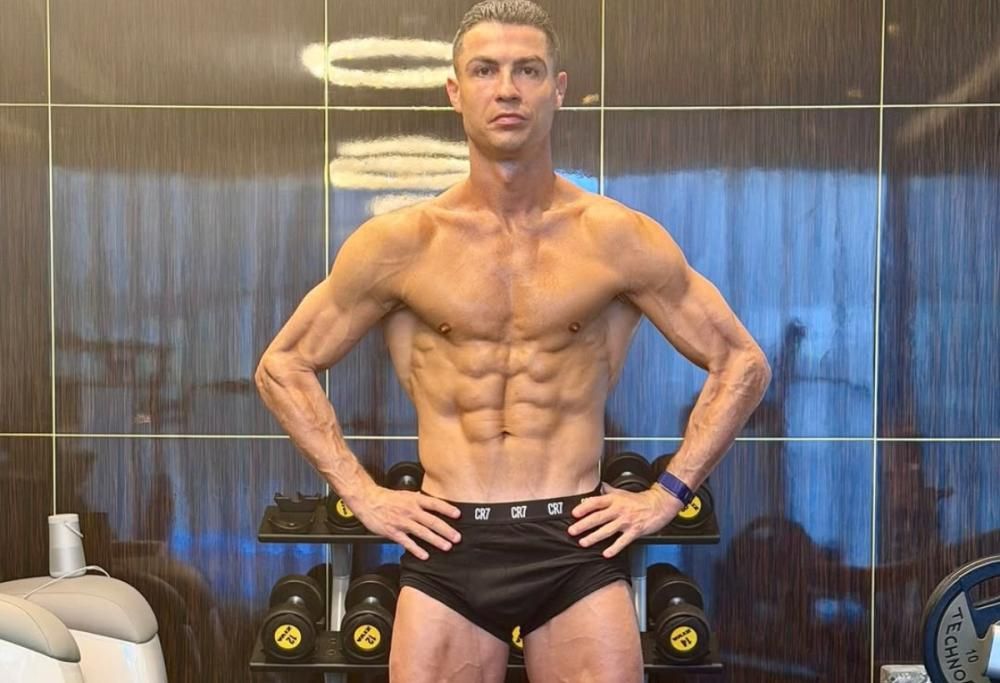 Cristiano Ronaldo e il fisico da urlo: la foto post sauna è virale