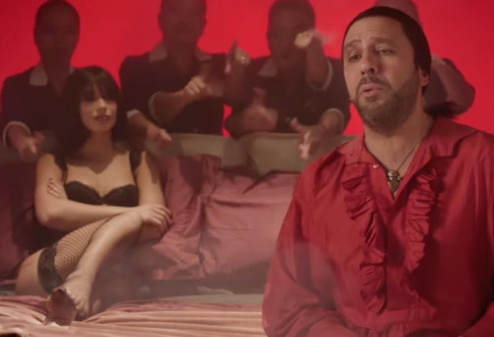 Checco Zalone: il video de “La prostata inflamada”