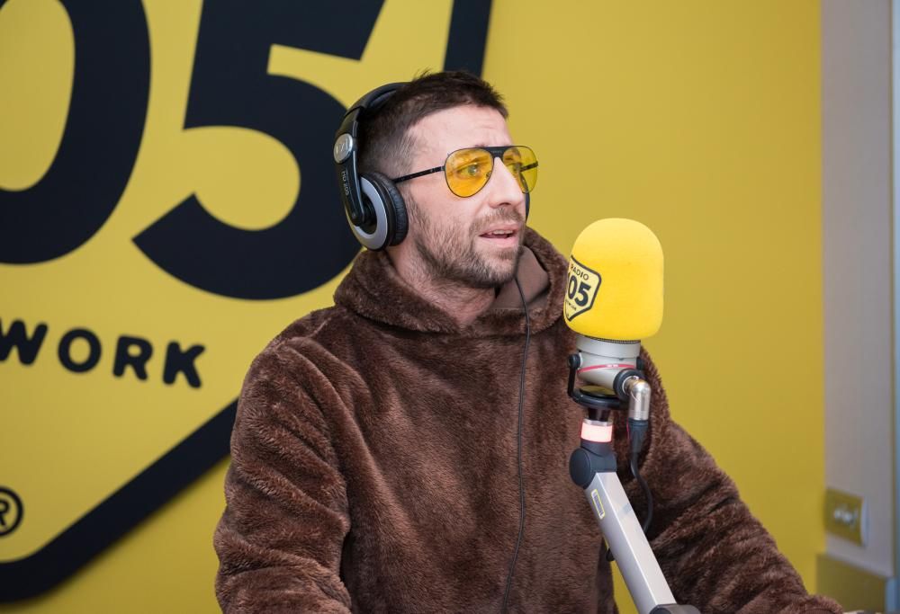 Danti a 105 Mi Casa canta Marginale su Englishman in New York