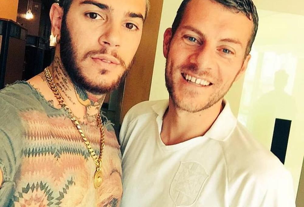 Emis Killa e il suo casaoke a 105 MI CASA