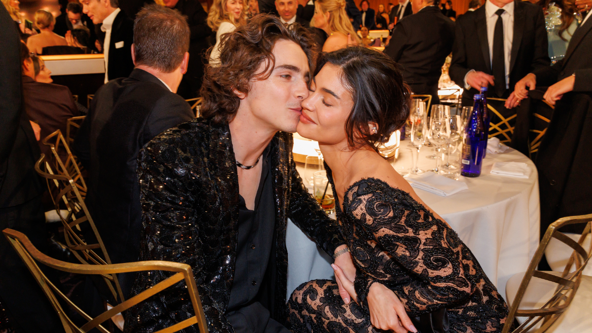 Golden Globe 2026, il dolce segnaposto di Kylie Jenner e Chalamet