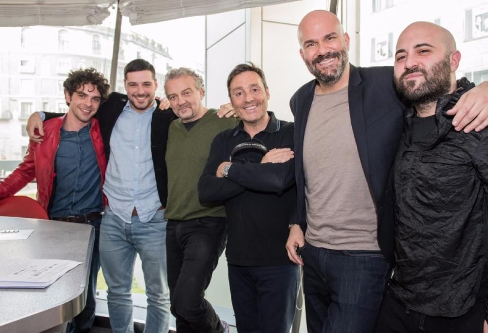 Giovanni Veronesi, Filippo Scicchitano, Giovanni Anzaldo e Giuliano Sangiorgi ospiti da Tony e Ross per “Non è un paese per giovani”