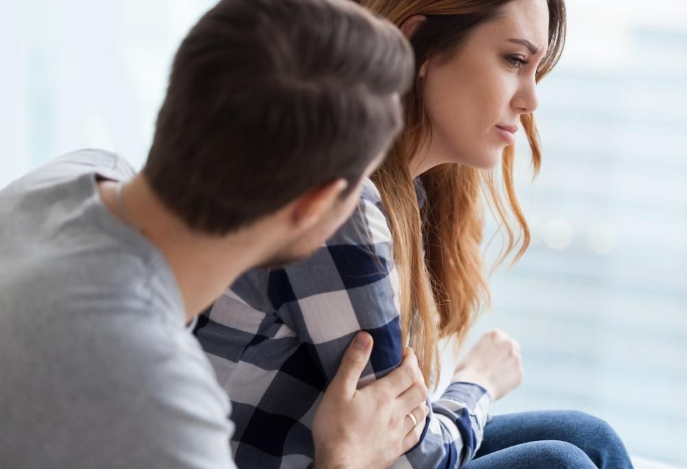 A letto chiama la moglie “scimmietta paffutella sexy”: il post virale