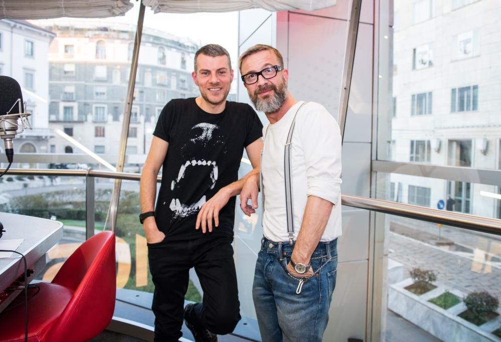 Marco Masini commenta i colleghi calciofili a 105 Mi Casa