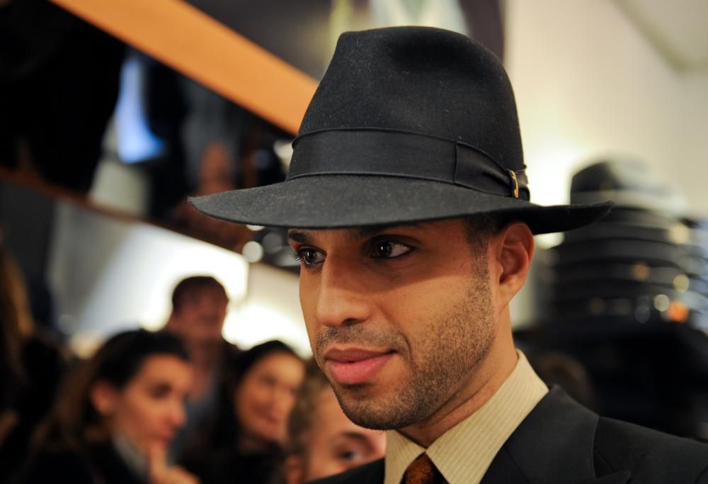 Jonathan canta I Will Survive e l'Italia balla