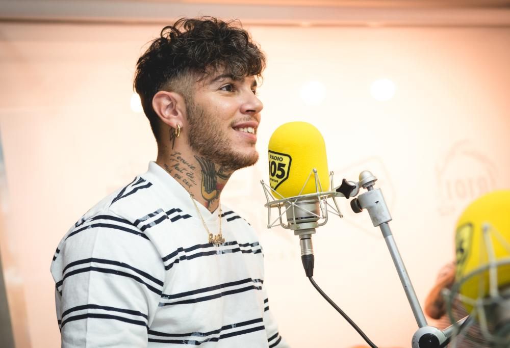 Il “supereroe” Emis Killa a 105 Mi Casa