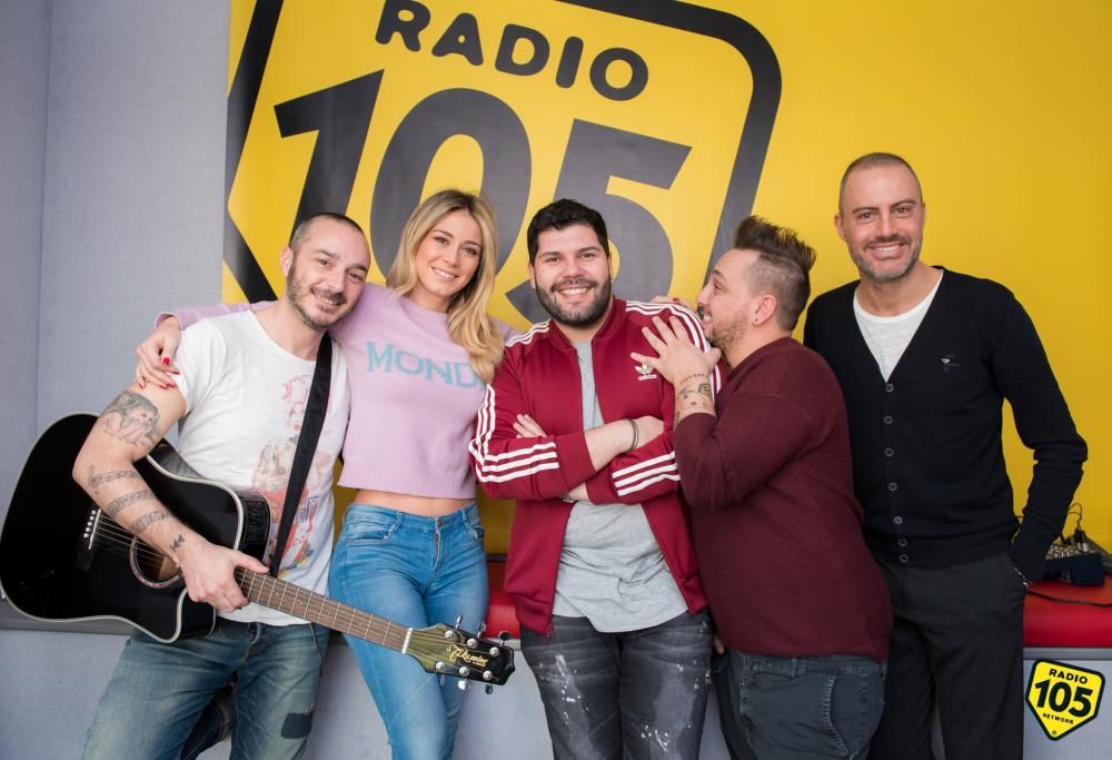 Salvatore Esposito canta insieme alla Take Away Band "Nord Sud Ovest Est"