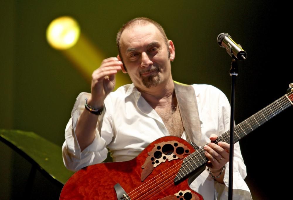 La Take Away Band omaggia Mango per il suo compleanno