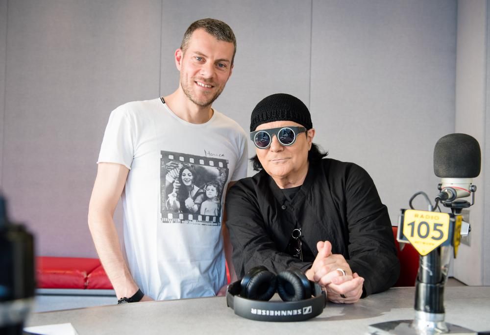 Sorcini d’Italia! Guardate chi c’è nella Casa di Max Brigante: Renato Zero!