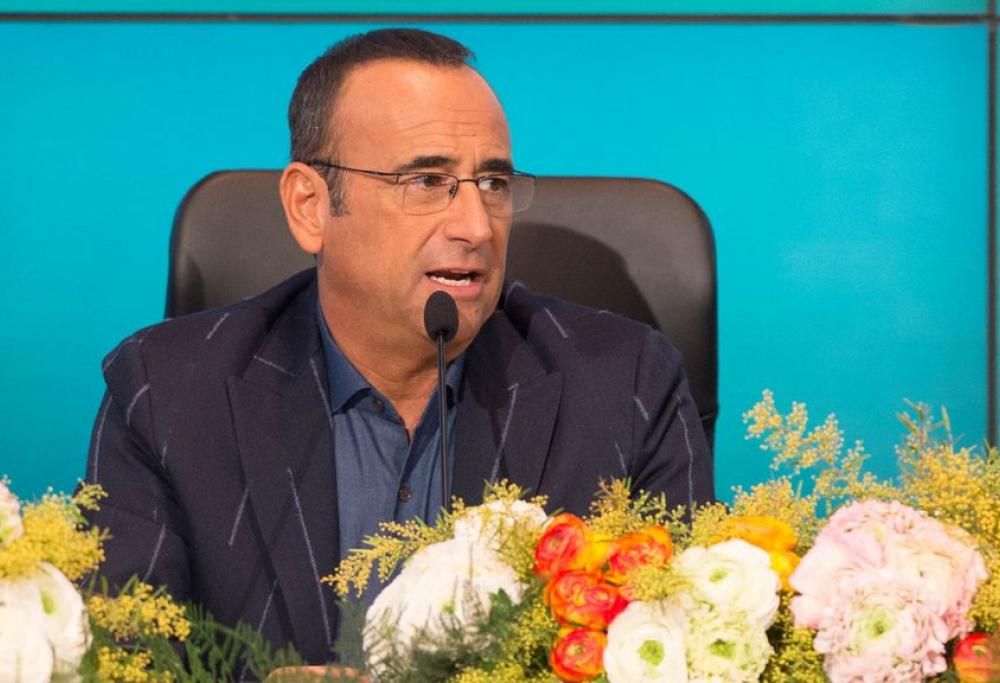 Carlo Conti in collegamento con Tony & Ross