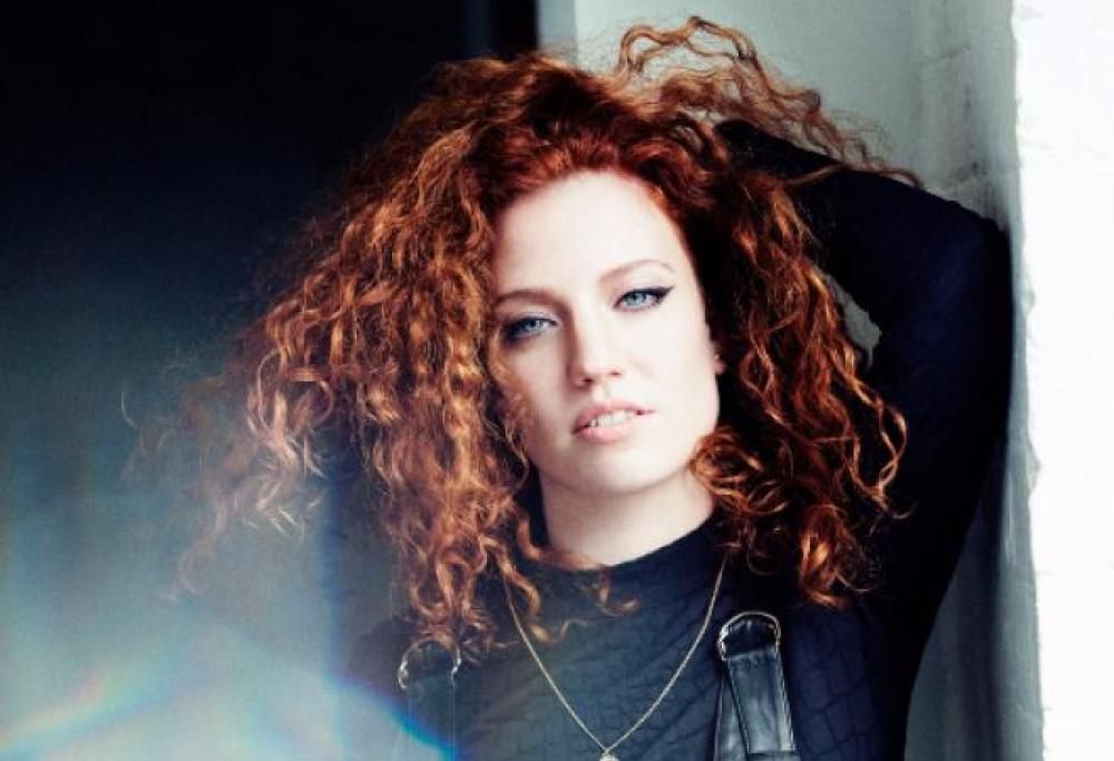 Jess Glynne a 105 Mi Casa: “Con il nuovo album ho imparato ad accettare chi sono”
