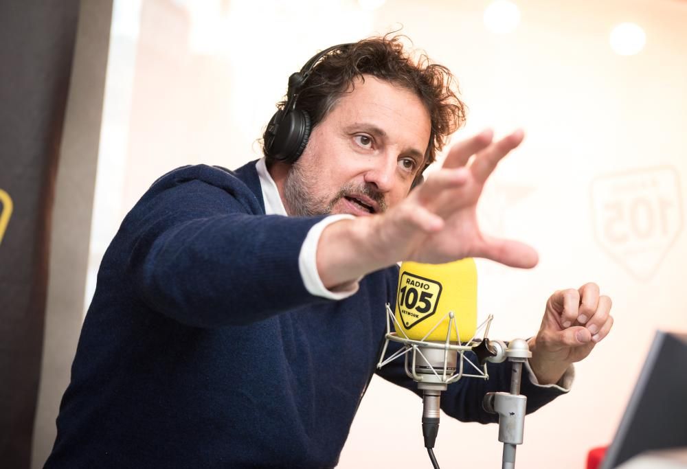 Leonardo Pieraccioni gioca al gioco dei Files a 105 Mi Casa