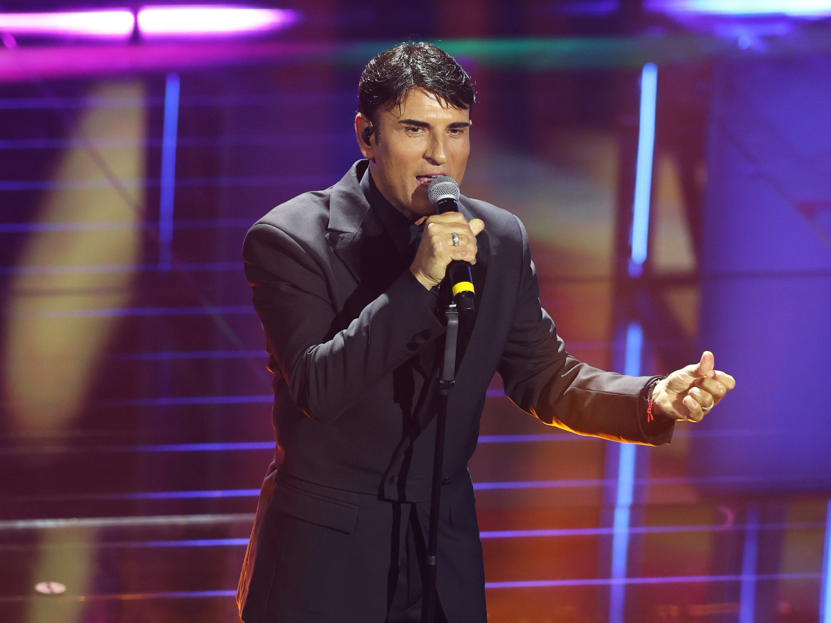 Sal Da Vinci a Sanremo 2026: standing ovation per “Per sempre sì”