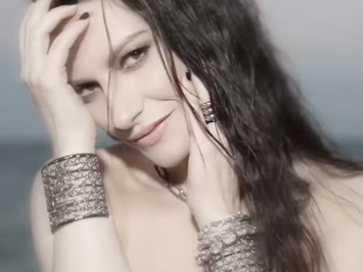 Laura Pausini canta “La Isla Bonita”: testo, traduzione e significato