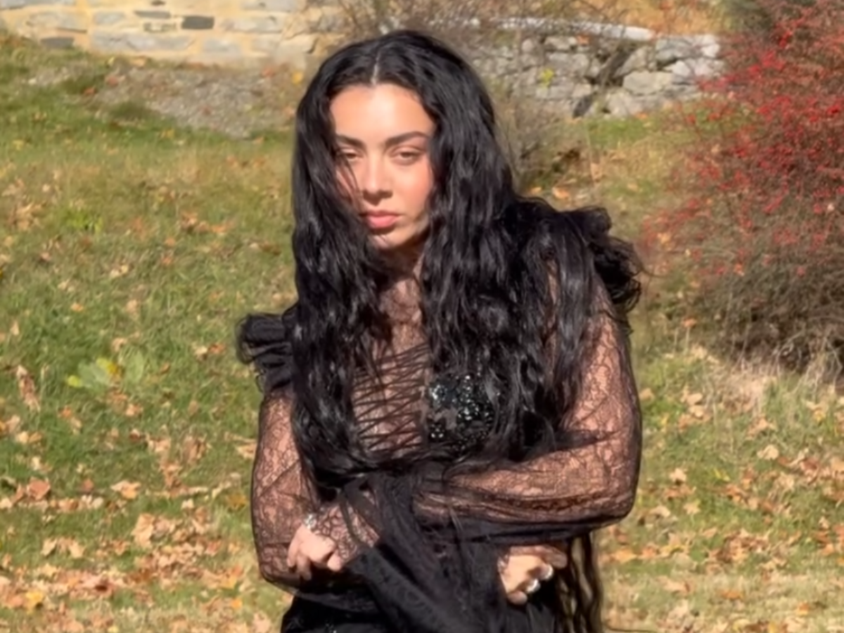 Charli XCX, “Chains of Love”: testo, traduzione e significato