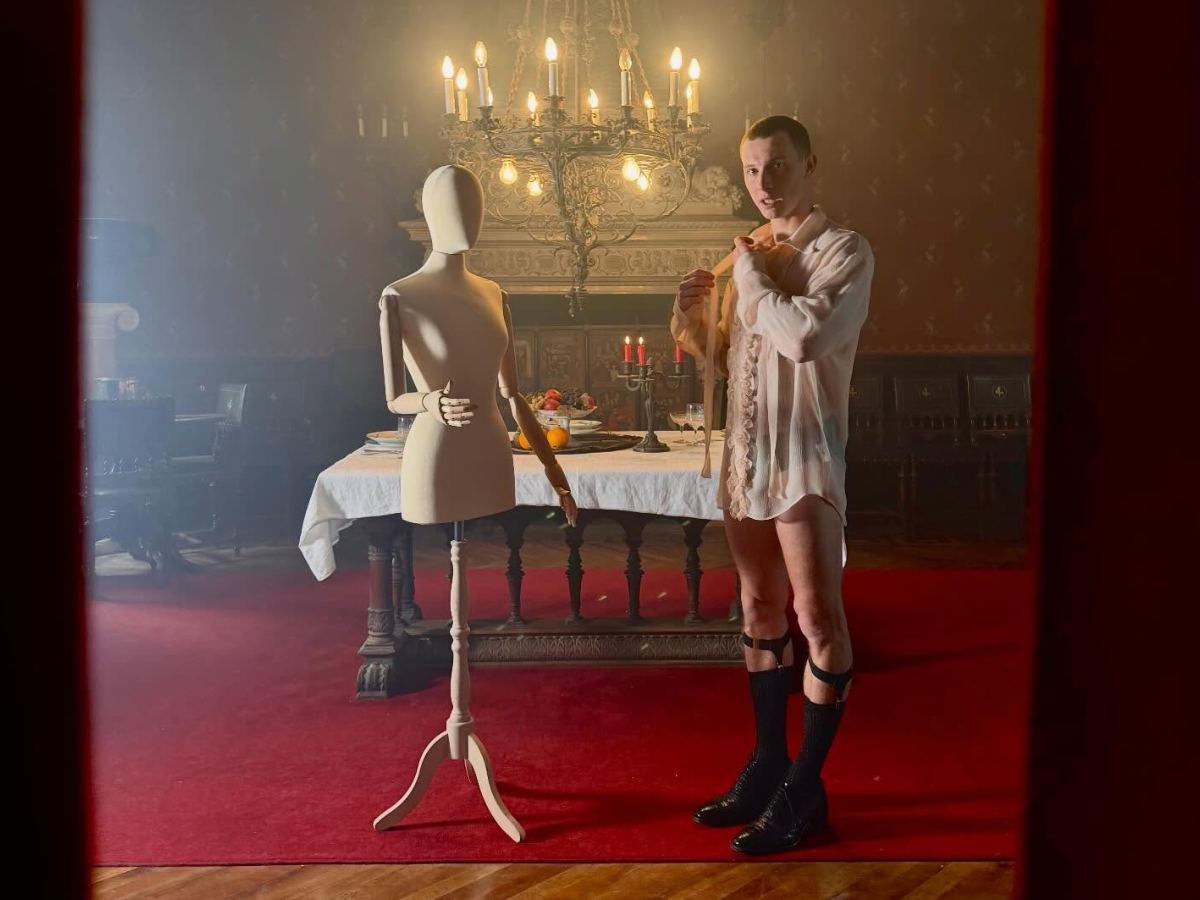 WAX con “Nessuno qui è chi dovrebbe essere”: testo e significato