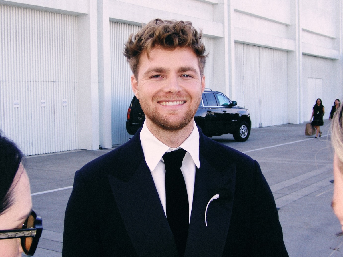 Alex Warren, testo e traduzione del nuovo singolo “Fever Dream”