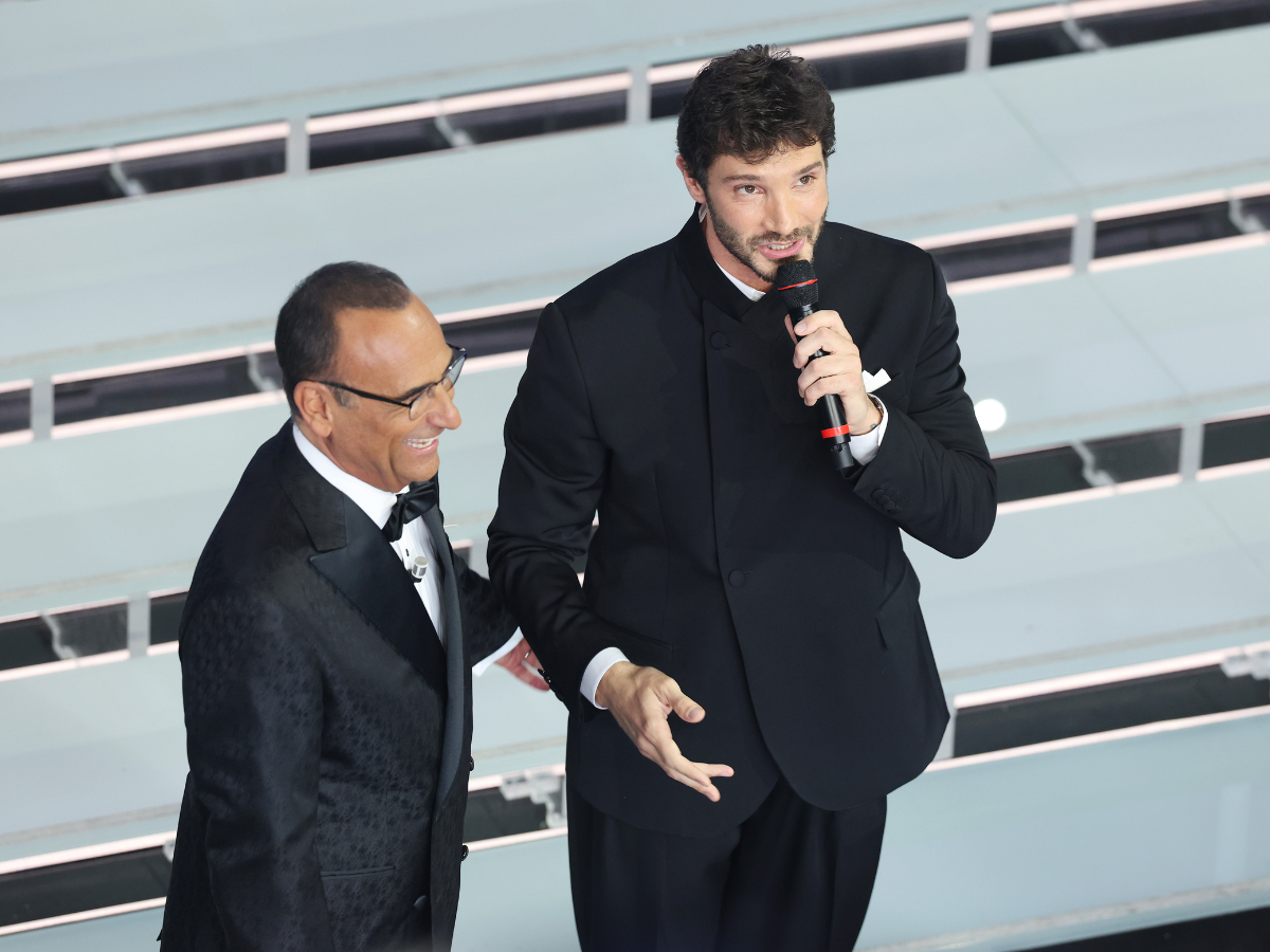 Sanremo 2027: i nomi scelti dall’IA per il debutto di De Martino