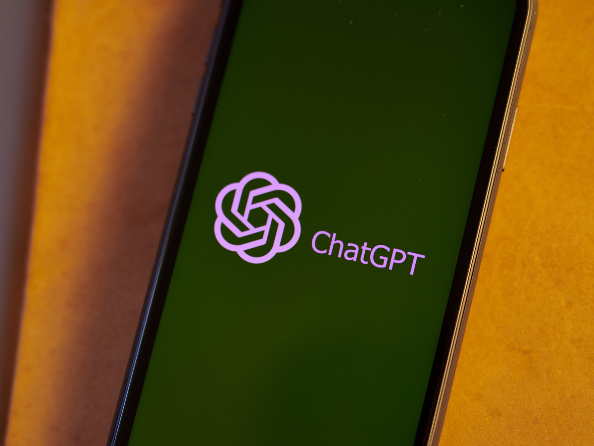 ChatGPT ti direbbe anche di indossare un cappello ridicolo: il video