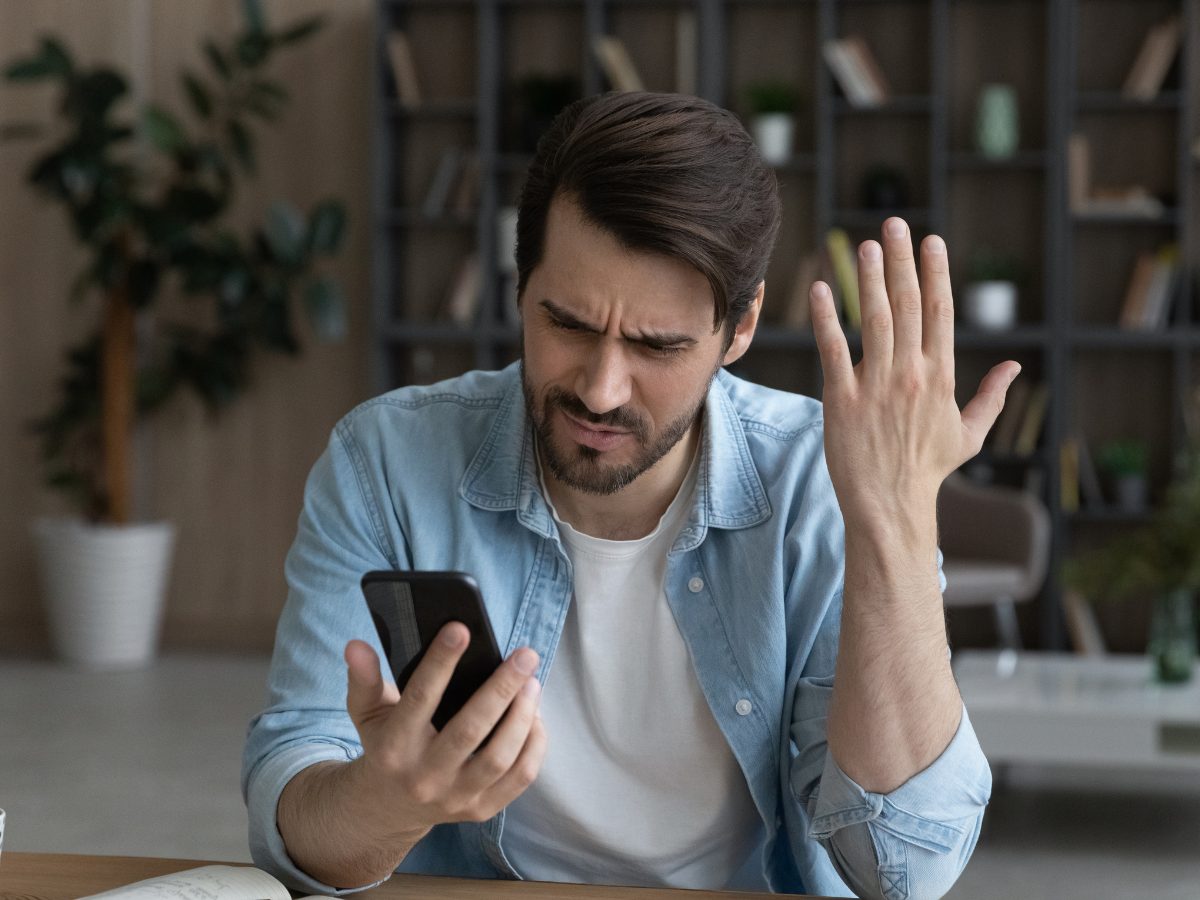 Dating e messaggi: le emoji che rovinano tutto (e subito)