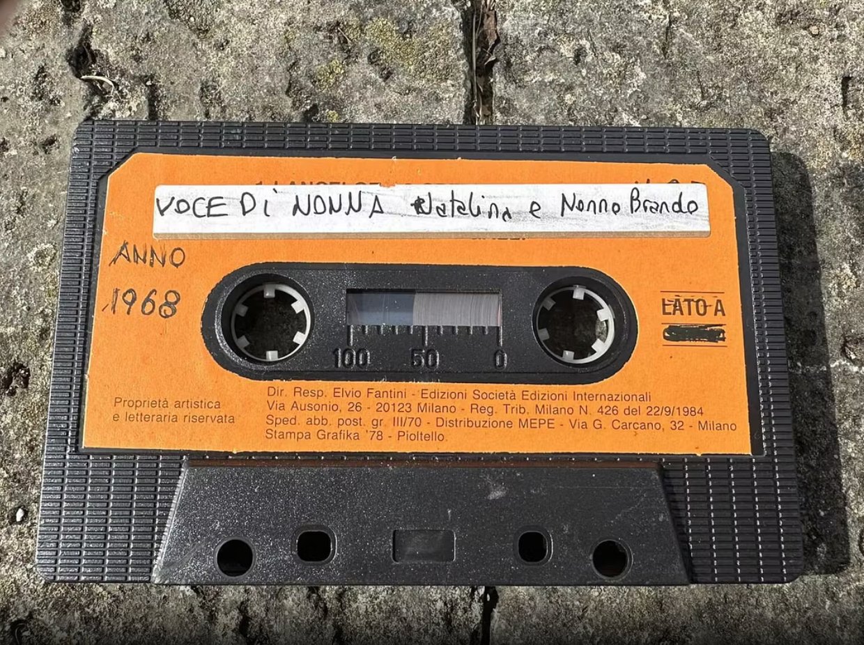 Roma, trova una cassetta del 1968 con le voci dei nonni