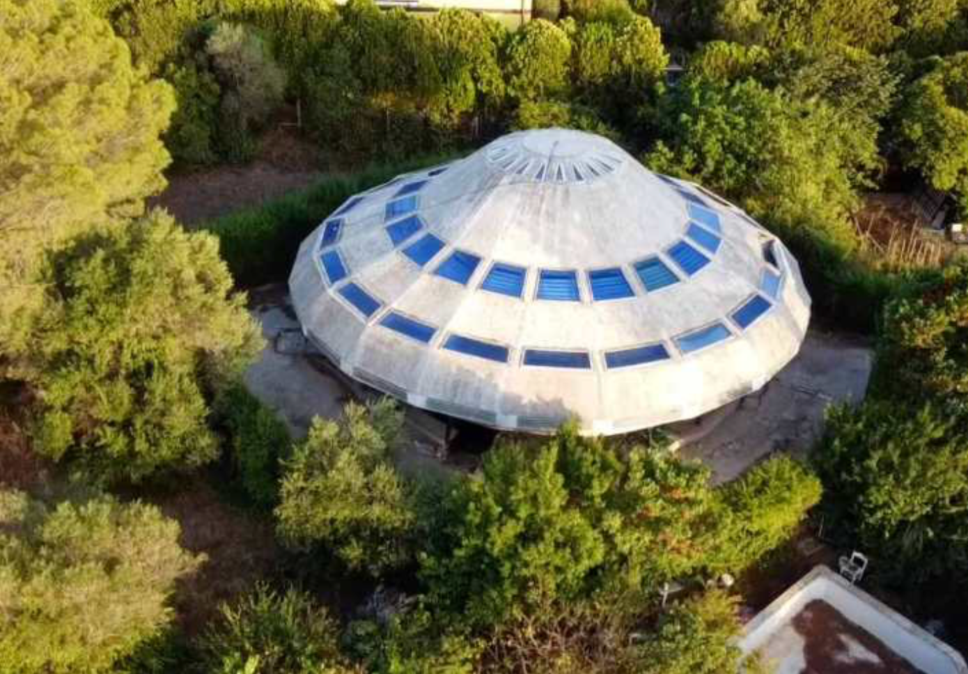 Lazio, in vendita casa a forma di disco volante