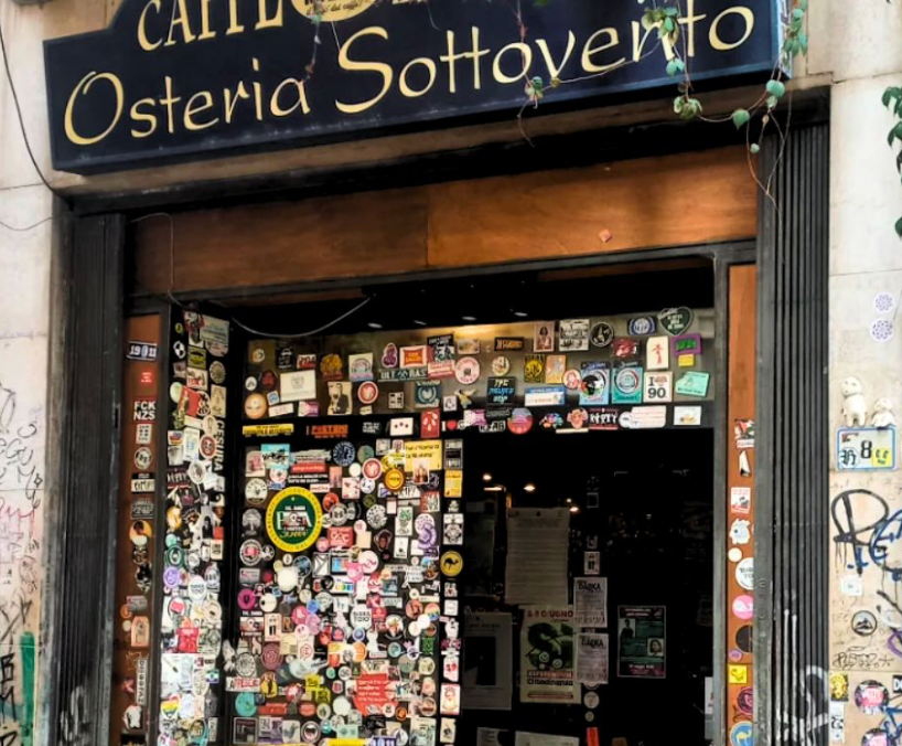 Troppi adesivi, bar multato a Pavia