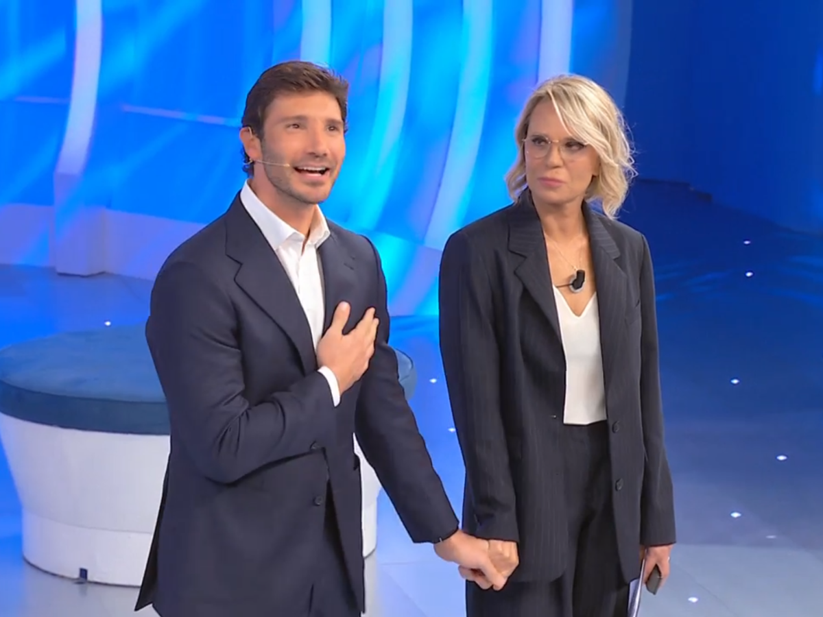 Sanremo 2027, De Martino pensa ai co-conduttori: chi è in lizza