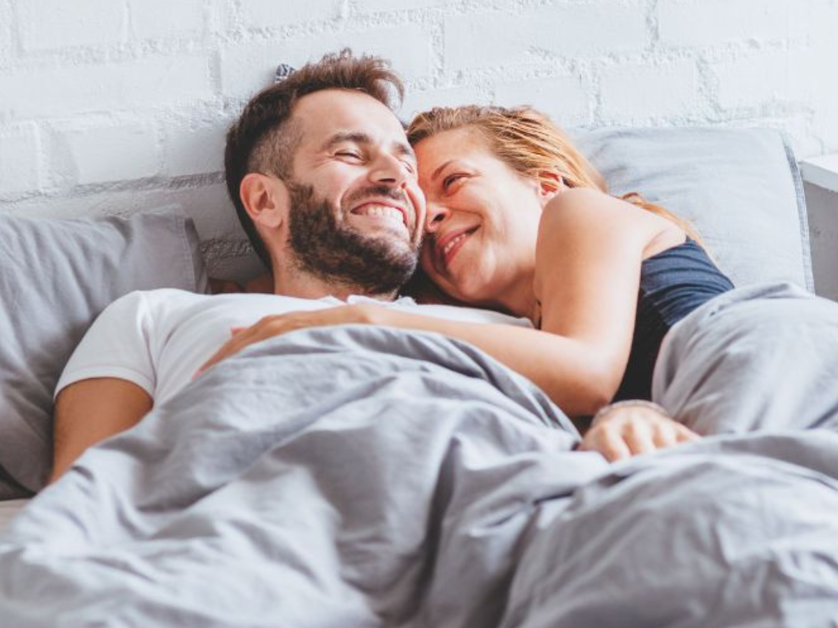 Un abbraccio di 6 minuti ogni mattina: ecco perché fa bene