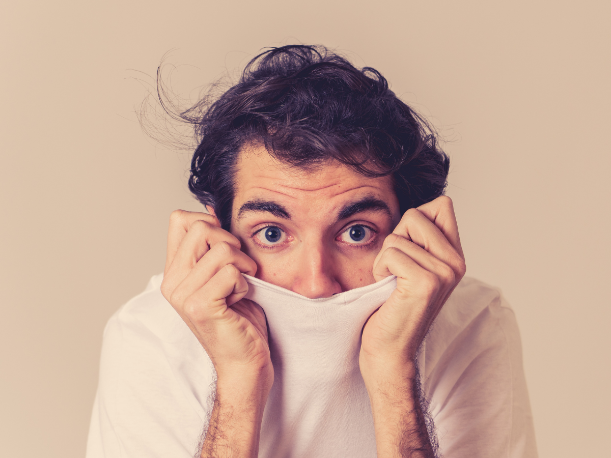 Gaffe in pubblico? Perché ridere di sé ti rende più carismatico