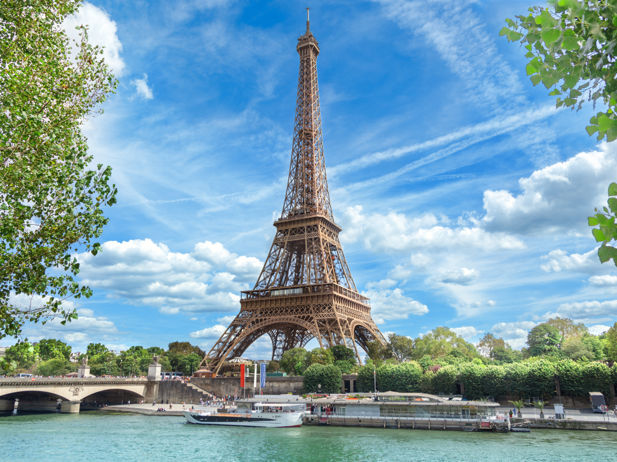 Vuoi un pezzo della Torre Eiffel? Sta per finire all’asta