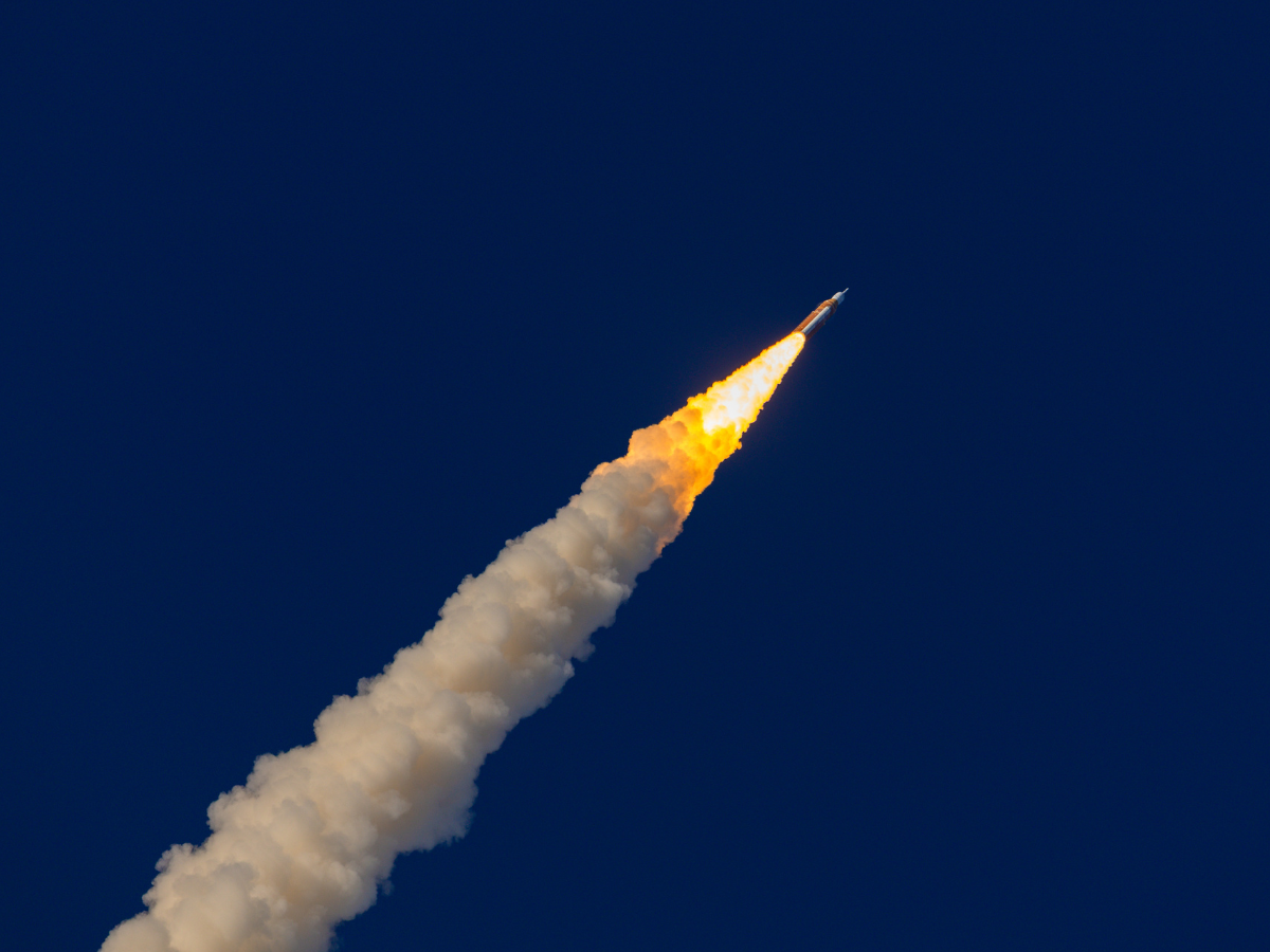 Partito il razzo Artemis II con i 4 astronauti verso la Luna