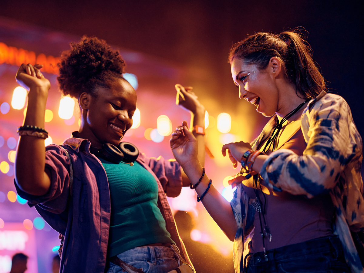 Vedere le amiche ogni 22 giorni fa bene al cuore: lo dice la scienza