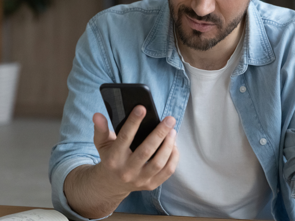 Chi sono i lurker dei social? Non commentano e non postano mai