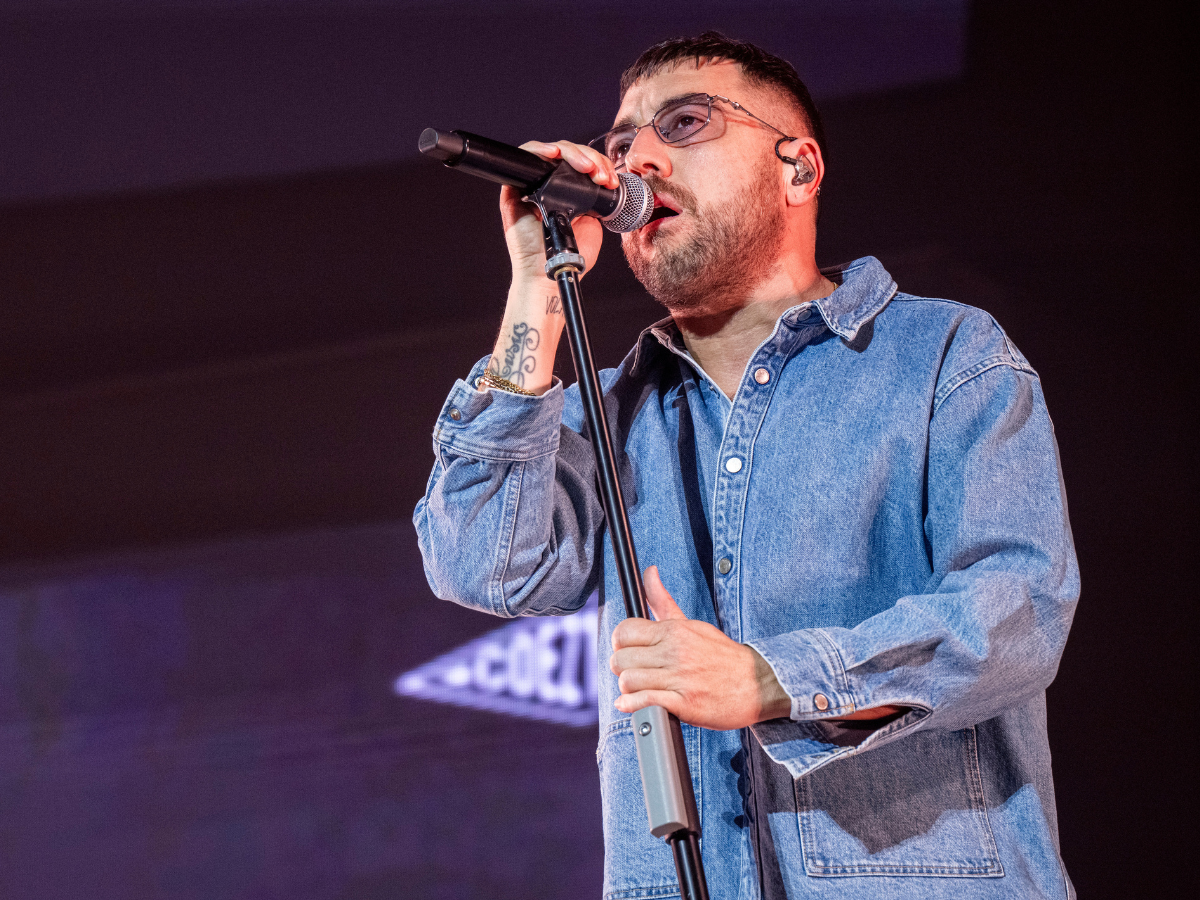 Coez e il nuovo singolo “Ci vuole una laurea”: testo e significato