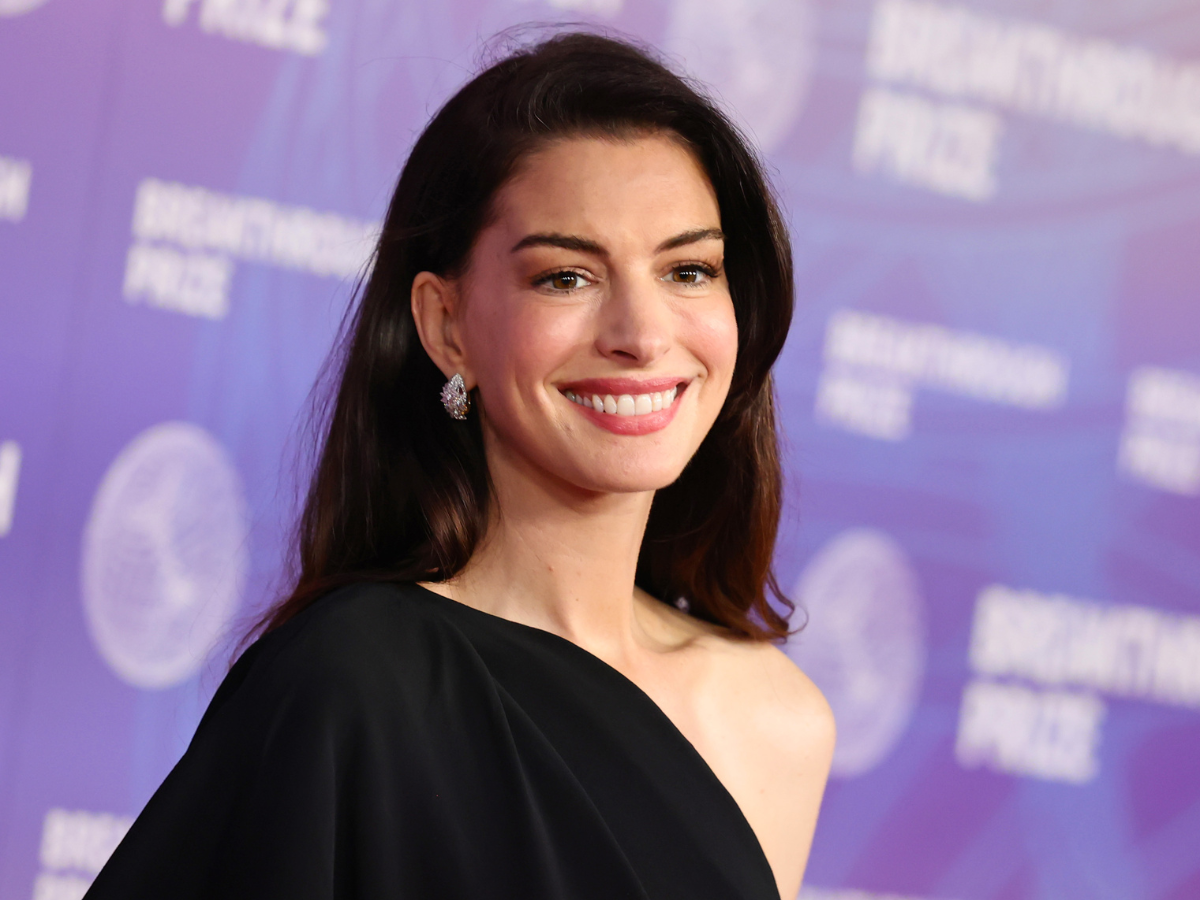 Anne Hathaway e la malattia segreta: dieci anni di quasi cecità