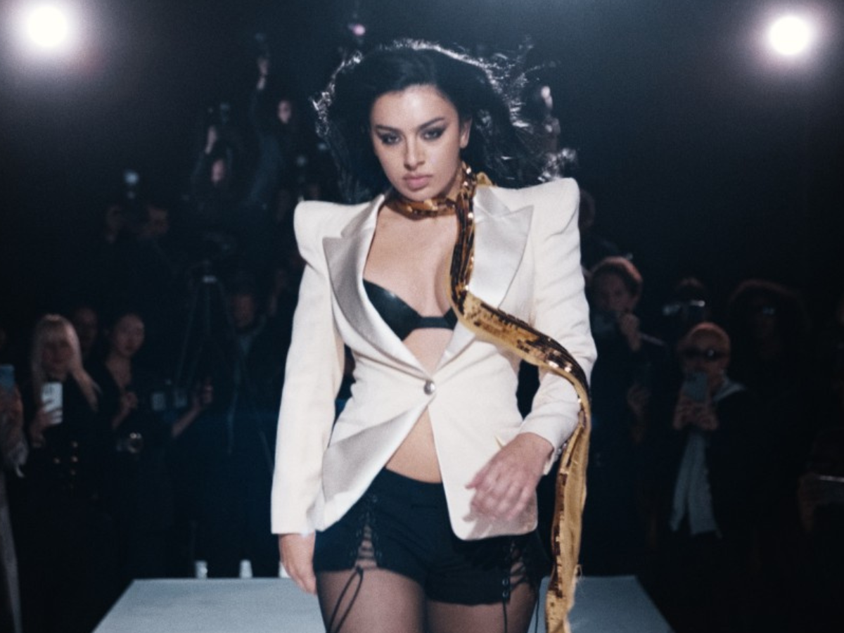 SS26 è il nuovo brano di Charli XCX: testo, traduzione e significato