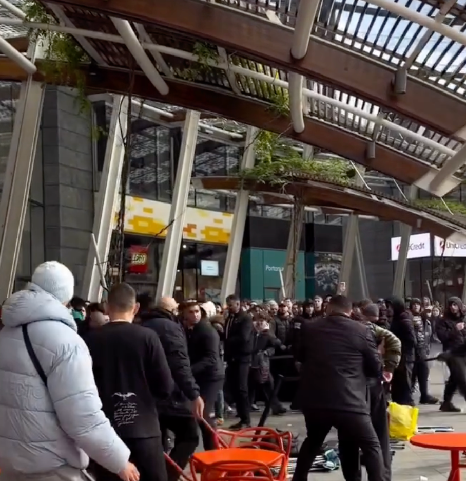Milano, code e risse per comprare un orologio da 400 euro