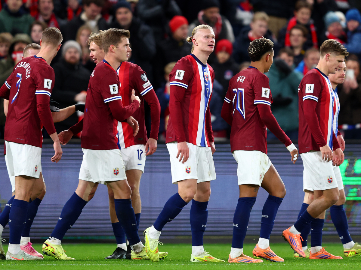 Norvegia, lo scatto per i Mondiali 2026: Haaland posa da vichingo