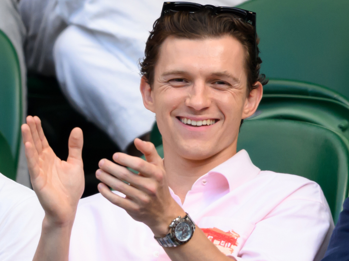 Tom Holland e la dislessia: “Ho paura a leggere ad alta voce”