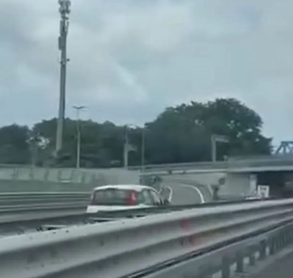 Suora ascolta il rosario in auto e va contromano in autostrada