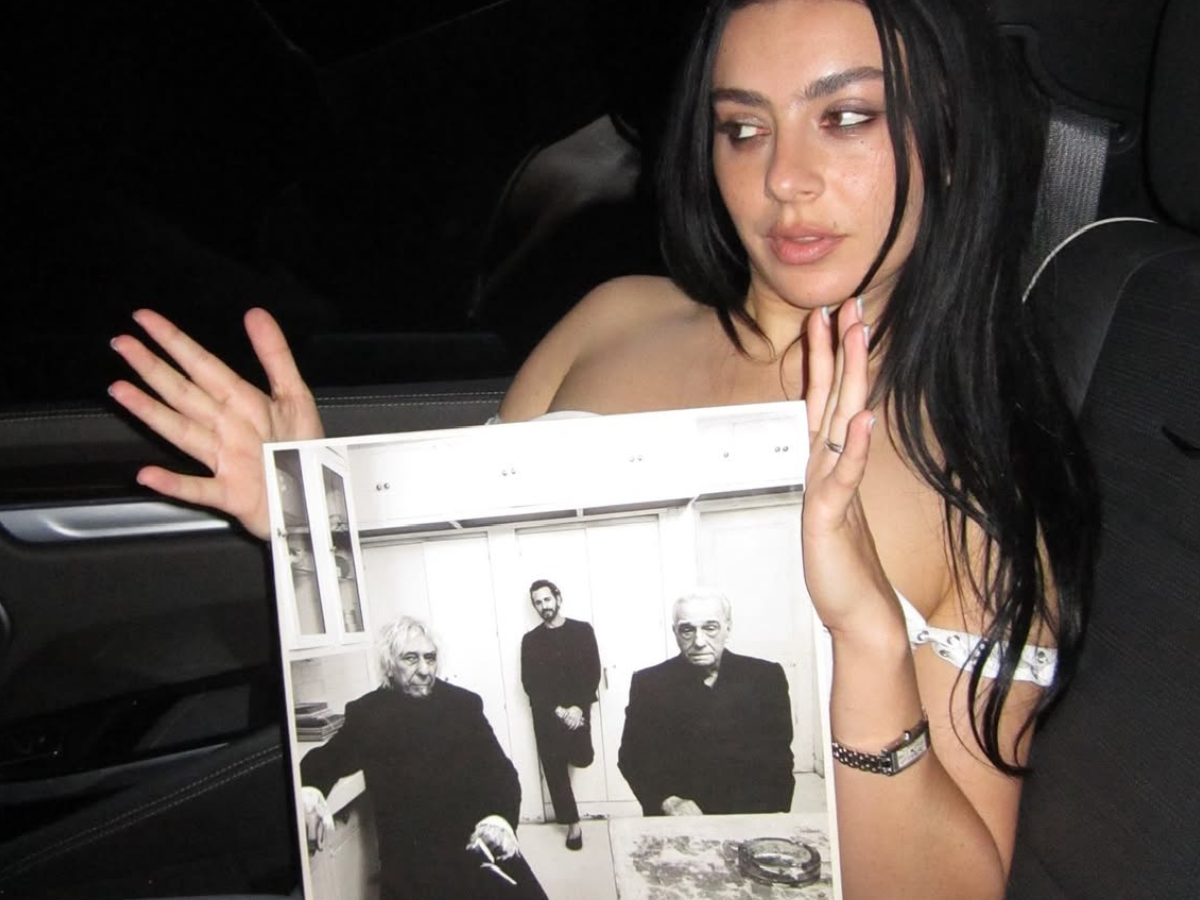 Testo, traduzione e significato di “Card Declined” di Charli XCX