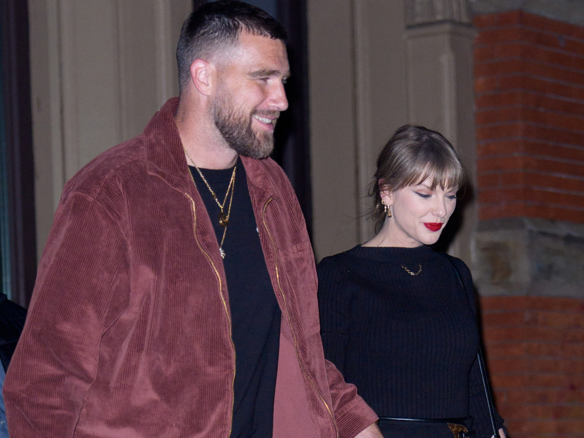 Taylor Swift e Travis Kelce atterrano in Florida con un cagnolino