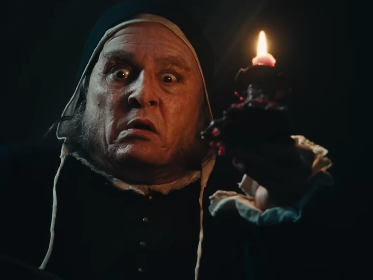 Johnny Depp irriconoscibile per interpretare Scrooge in “Ebenezer”